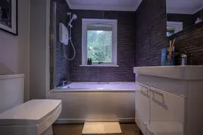Modern 2 Bedroom House - Image 2