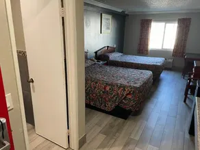 Passport Inn & Suites Corona - Image 2