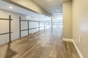 Rustic-industrial Loft With Courthouse Views 3 Bedroom Apts - Image 4