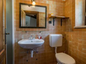 Spacious Villa In Tinjan With Pool - Image 4