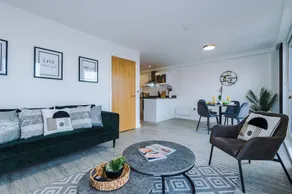 Modern 2 bed  Apt near Mediacity and City Centre - Image 4