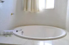 HotSprings B3 Hotels - Suite Premium - Image 5