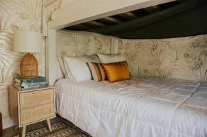 Pink Paradise Inn 5 BR Fun Retro Home w Pool - Image 2