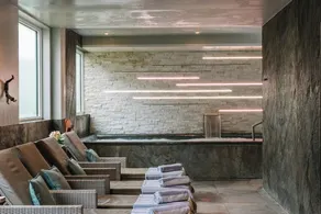 Holiday Inn Winchester - Image 2