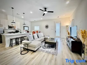Colorful Dining Experience in Cozy Getaway - Image 3