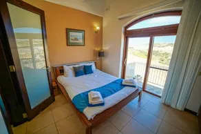 Harbour Views Duplex Private Maisonette - Image 5