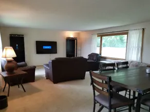 3-Bedroom Lakefront House - Image 4