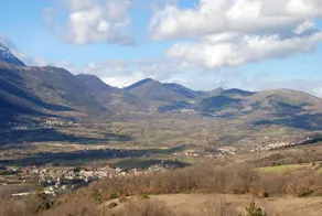 4 bedrooms appartement with furnished terrace and wifi at Castel di Ieri - Image 2