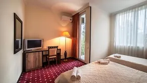 Hotel Orange - Image 4