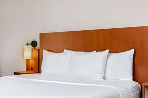 La Quinta Inn & Suites by Wyndham Miami Cutler Bay - Image 3