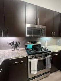 Luxury Designed 2 Bedrooms Part Hotel in Woodland Hills CA - Image 2