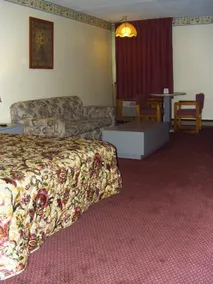 Econo Lodge Watertown - Image 3