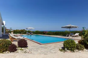 Belvedere Beachfront Villa - Image 4