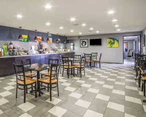 Rodeway Inn & Suites - Image 2