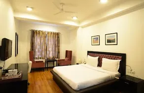 Summit Renaissance Hotel And Spa - Image 4
