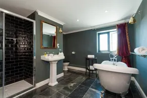 Hall Farmhouse.. dog friendly, large outdoor pool, BBQ and fire pit - Image 4