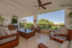 Romantic getaway next to the beach - Image 4