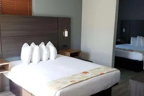 Hawthorn Extended Stay by Wyndham Panama City Beach - Image 2