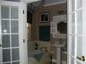 Pomegranate House & Cottages - Image 4