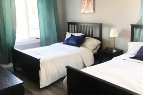 Executive 2 bdrm home- Fast Wi-Fi- Open Floorpan - Image 5