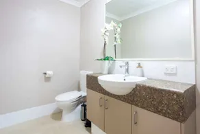 Pet Friendly 2BR APT with Balcony in East Vic Park - Image 5