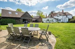 6 Bed Countryside Mansion With Tennis Court & Swimming Pool with Parking - Image 3