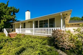 Beautiful Beach Cottage w/ Ocean Views + Large Grass Yard - Image 2