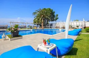 Socrates Plaza Hotel - Image 2