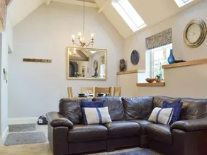 Applegate Cottage - Image 5