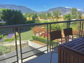 3 Bedroom Condo Steps To Lake & Stroll To Downtown - Image 2