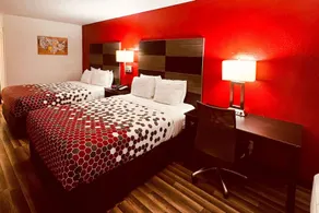 Econo Lodge Inn & Suites - Image 4