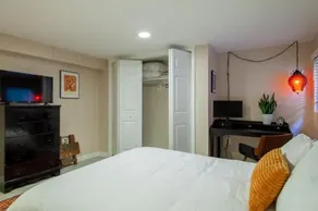 2 br City Retreat Peace Privacy Parking - Image 5