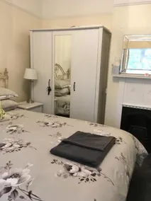 The Oak Tree Guest House - Image 2