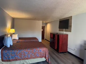 Budgetel Inns & Suites - Image 2