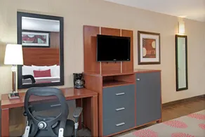Ramada by Wyndham Staten Island - Image 4