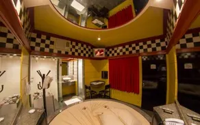 Village Motel - Image 4