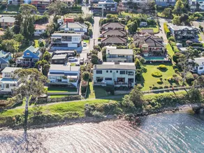 Waterfront Home - Gorgeous Views - 2 Bedroom - Image 5