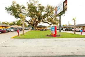 Economy Inn - Image 1