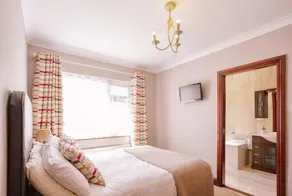 Lake Lodge Guesthouse - Image 2