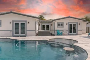 Miami House with Hot Pool spa & Pool table L48 - Image 2