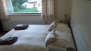 Conifer Lodge Guesthouse - Image 2