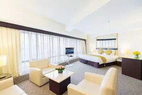 Regal Oriental Hotel - Image 3