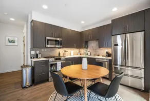 Alki Beach Escape Romantic Waterfront Getaway for 2 - Image 3