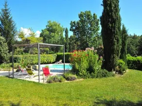 holiday home in Puyméras with garden - Image 4