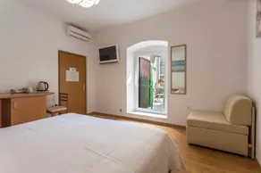 Carrara Accommodation - Image 4