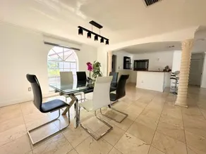Spacious and Luxurious 4bd 3br House Pool Tub BBQ Private - Image 3