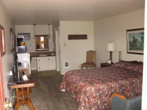 Rustlers Inn - Image 5