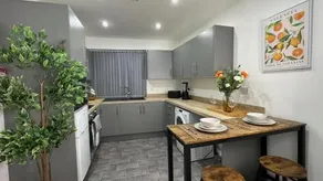 The En Suite Escape. 4 Bed Luxury Stay - Image 5