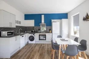 Stylish Good Location Near Tamar Bridge - Image 2