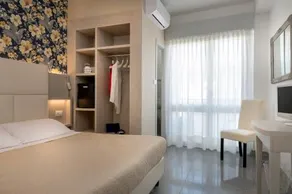 Hotel Corona - Image 4